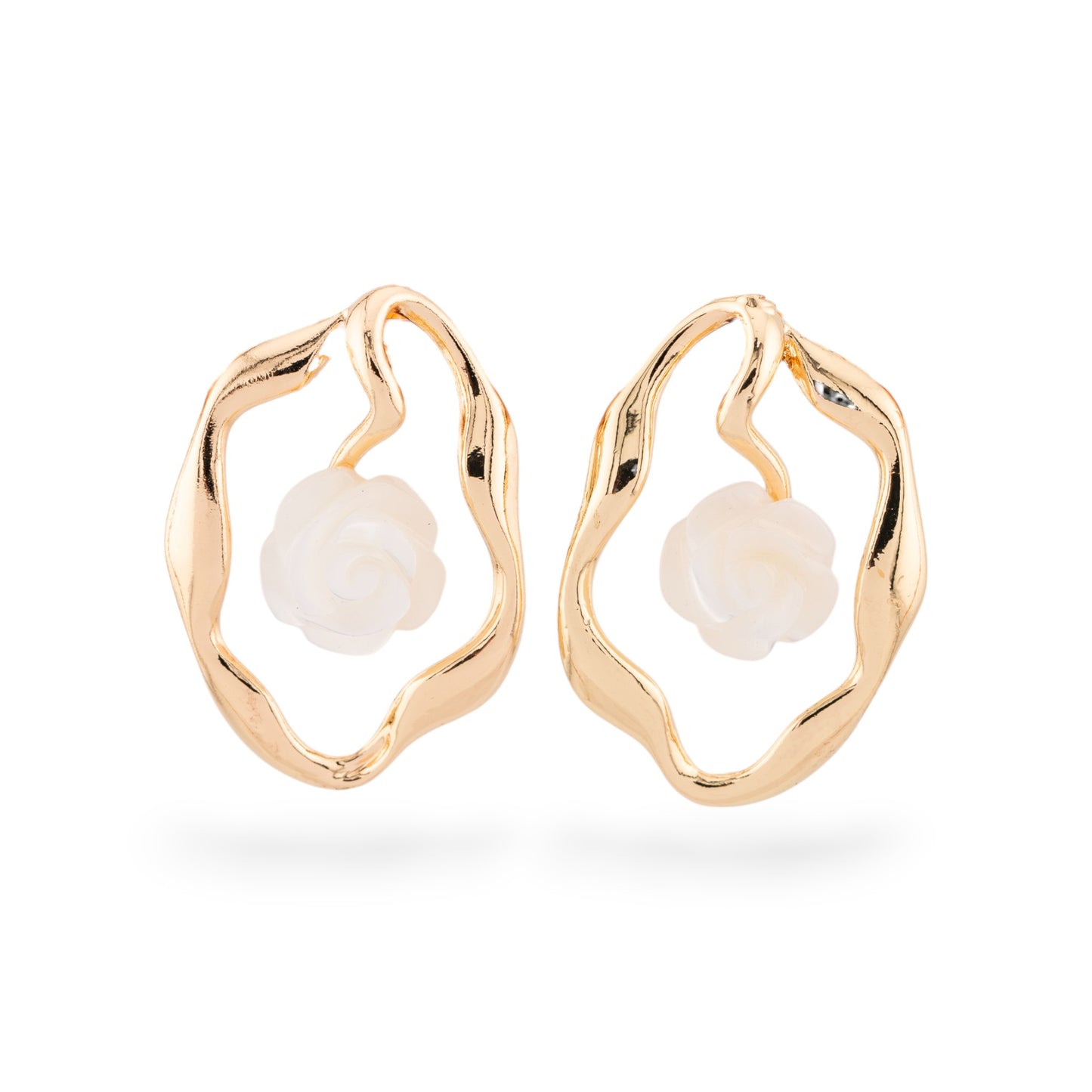 Orecchini Eleganti in Bronzo con Fiori di Madreperla - Design Esclusivo Dorato