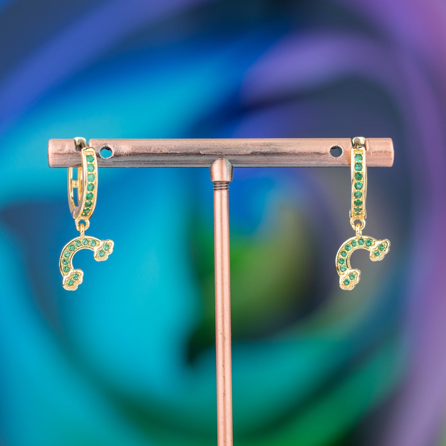 Orecchini Arcobaleno Eleganza in Bronzo con Zirconi: Un Tocco di Magia per Ogni Occasione